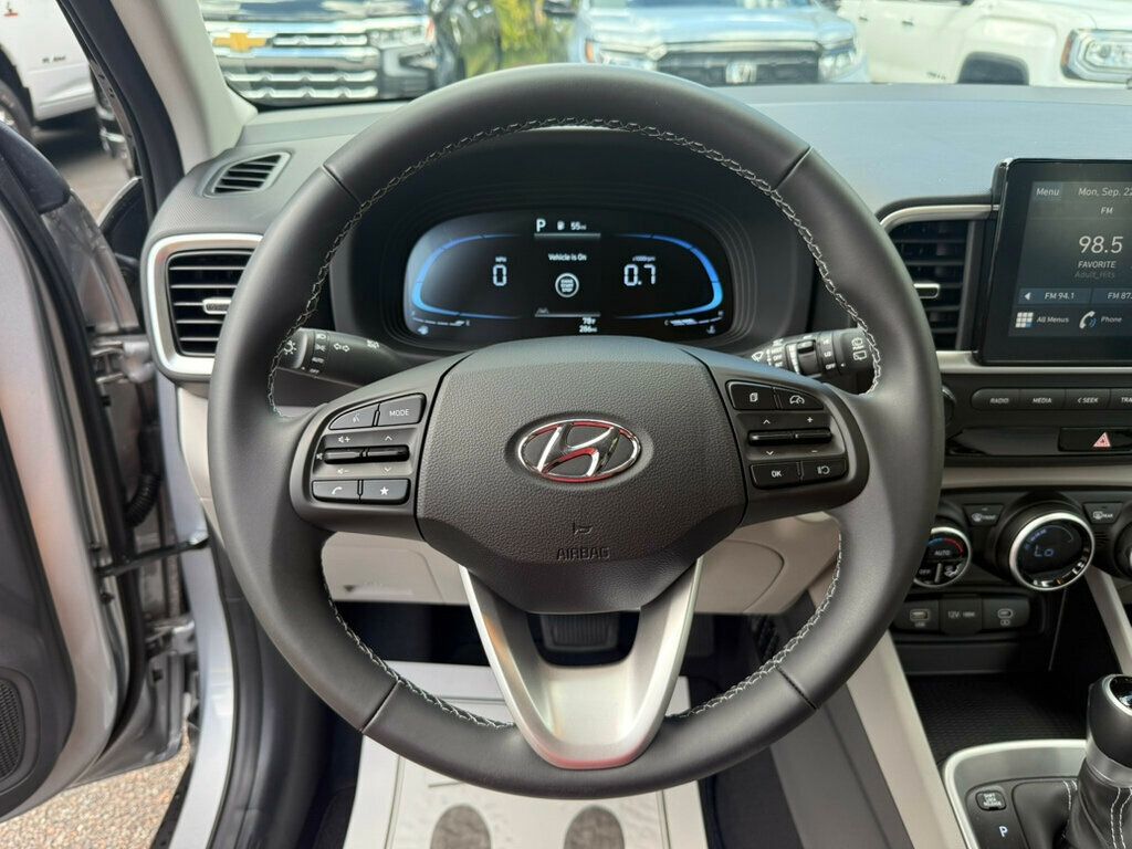 2025 Hyundai Venue SEL Limited photo 5