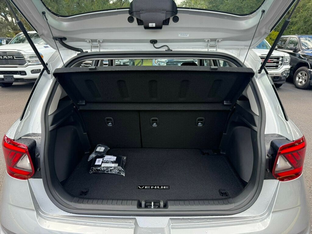 2025 Hyundai Venue SEL Limited photo 9