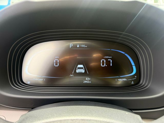 2025 Hyundai Venue SEL IVT - 23037910 - 3
