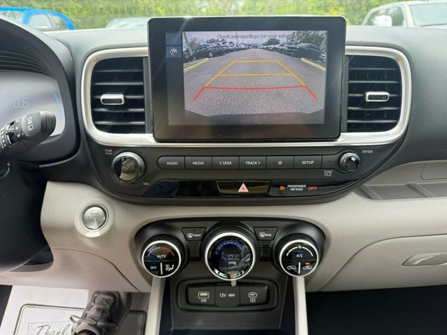 2025 Hyundai Venue SEL IVT - 23037910 - 5