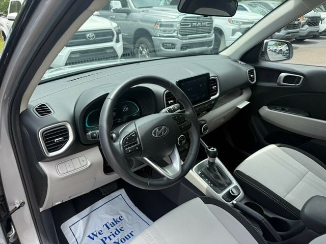 2025 Hyundai Venue SEL IVT - 23037920 - 2