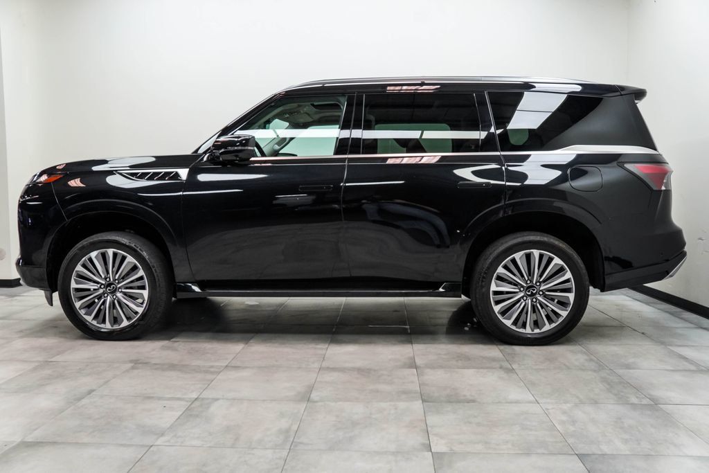 Infiniti QX80 photo 10