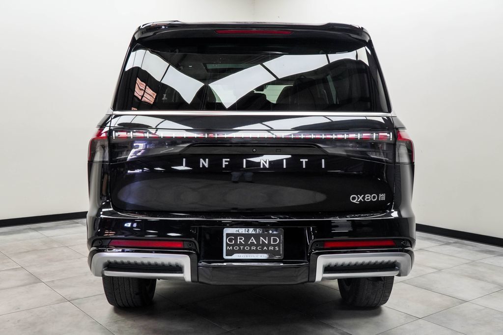 Infiniti QX80 photo 11