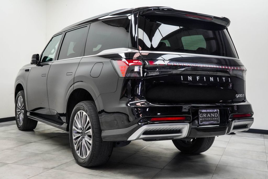 Infiniti QX80 photo 12