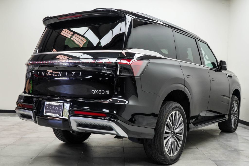 Infiniti QX80 photo 13