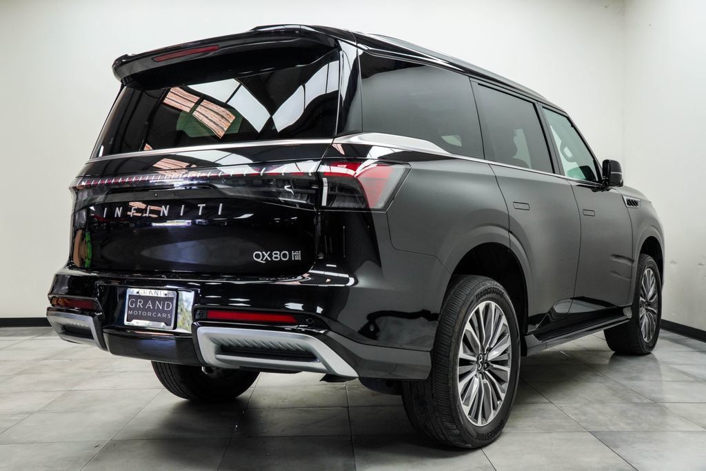 Infiniti QX80 photo 14