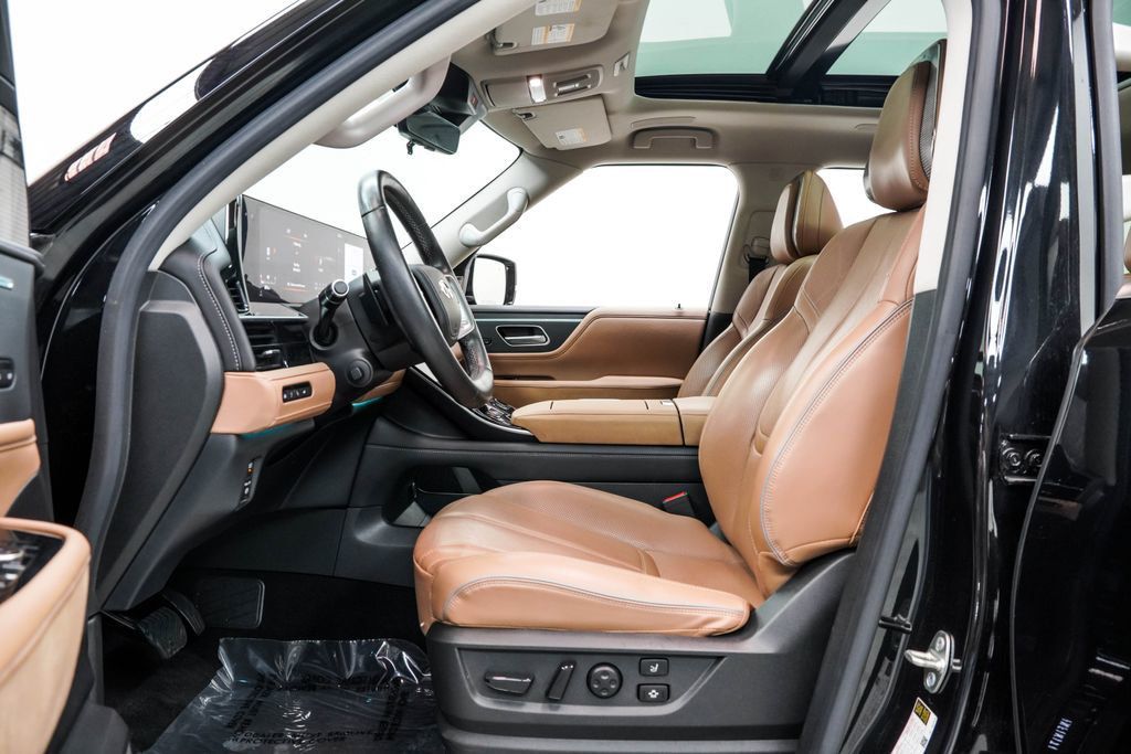 Infiniti QX80 photo 18