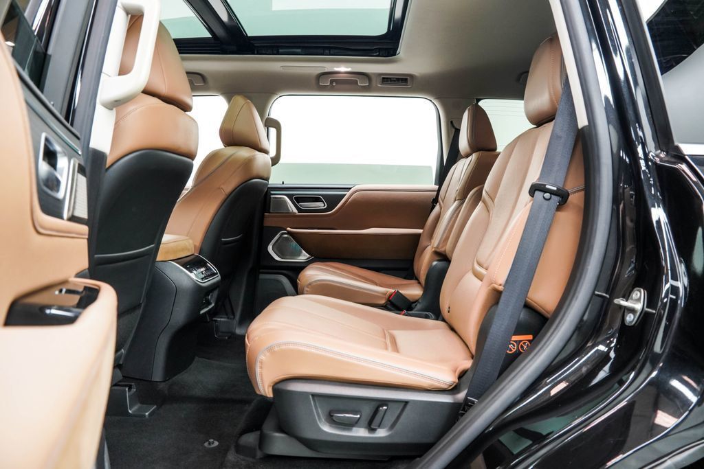 Infiniti QX80 photo 20