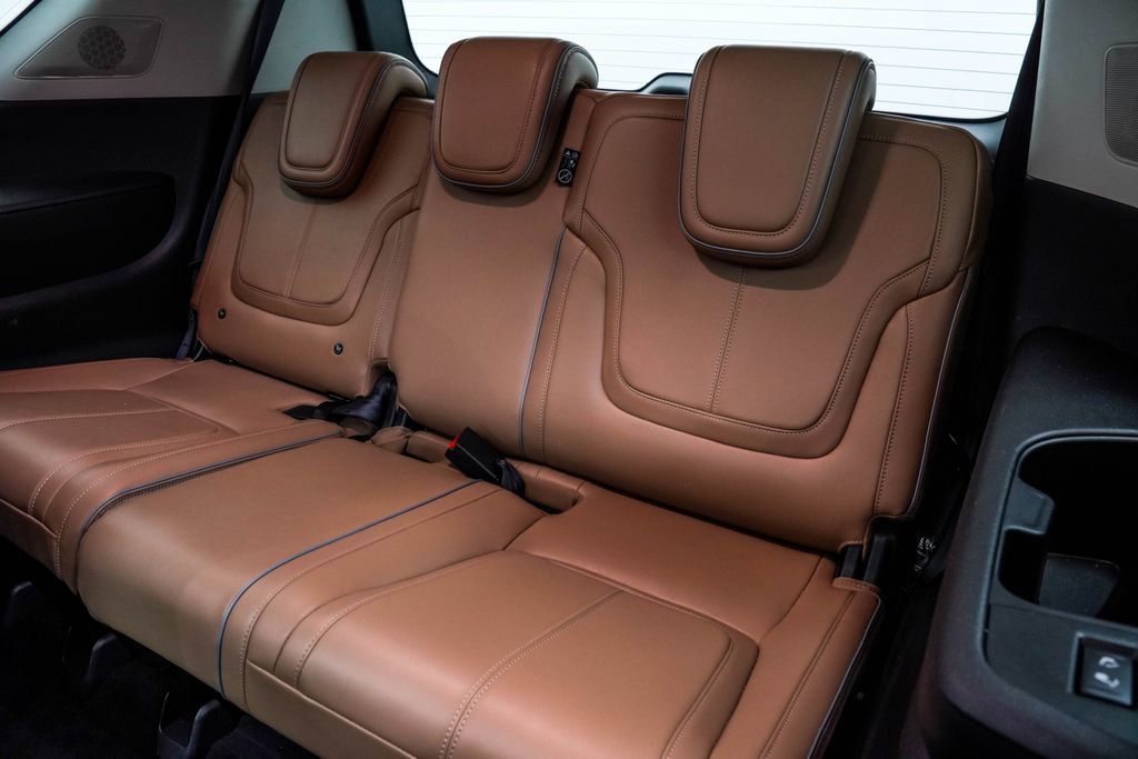 Infiniti QX80 photo 21