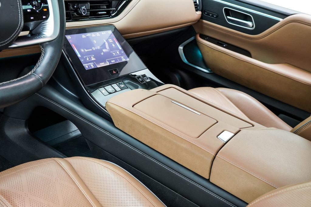 Infiniti QX80 photo 24