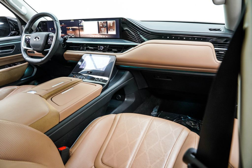 Infiniti QX80 photo 25