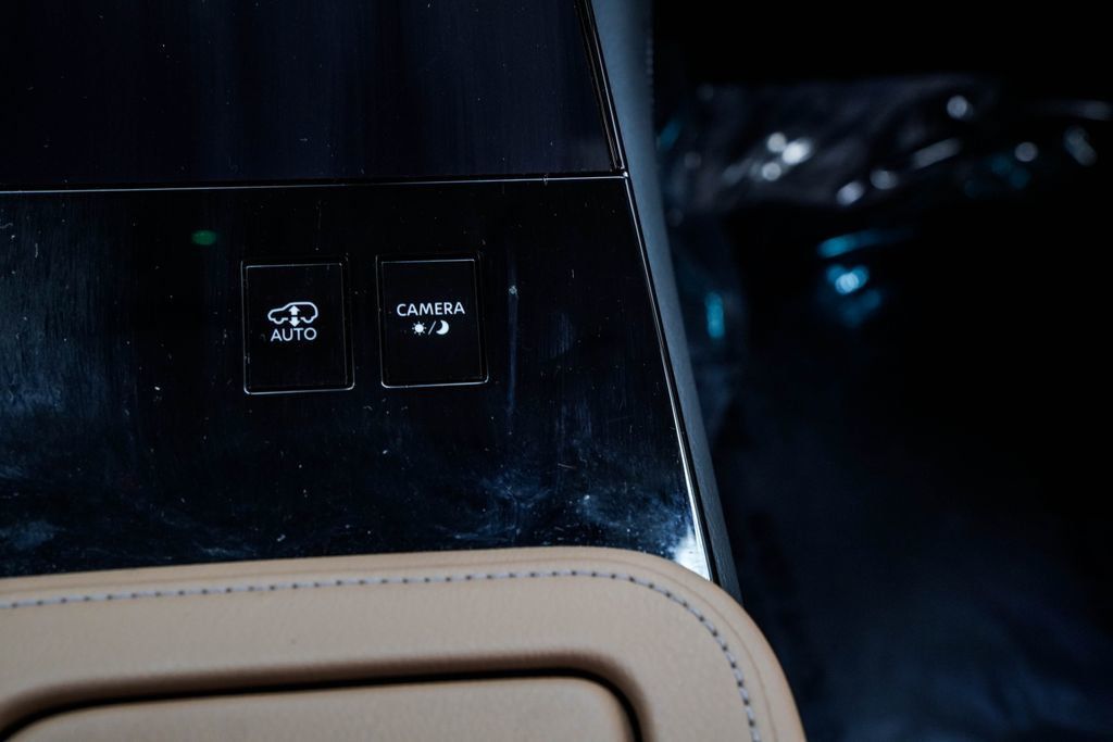 Infiniti QX80 photo 31