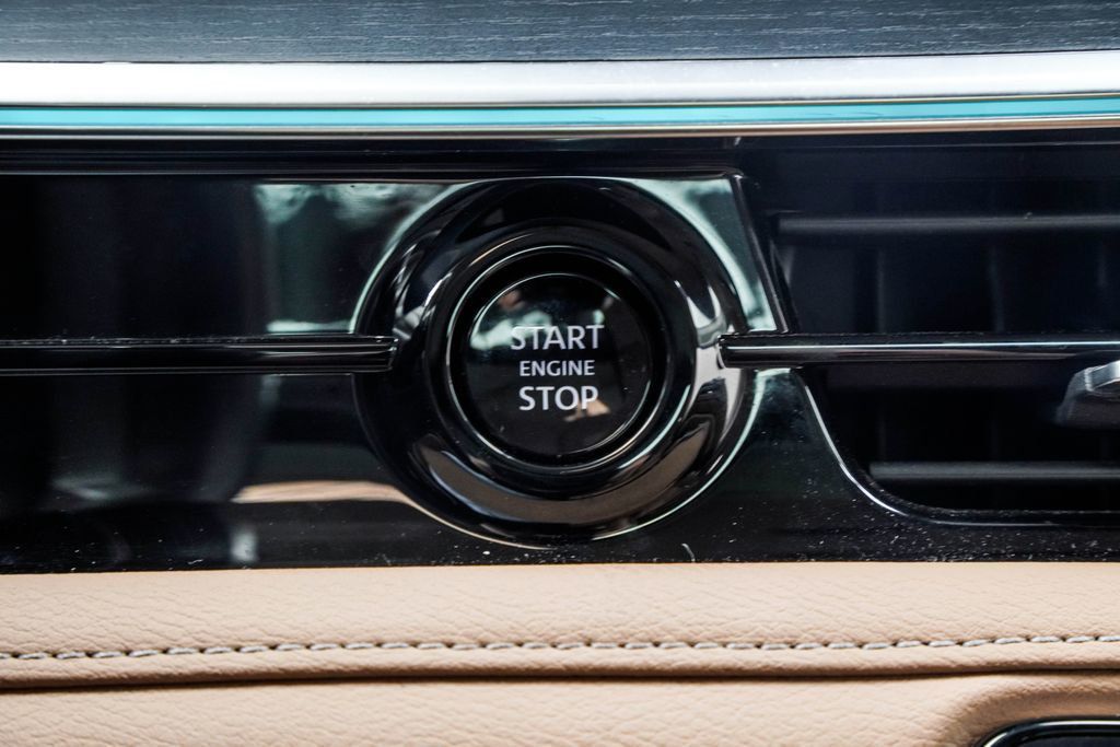 Infiniti QX80 photo 38