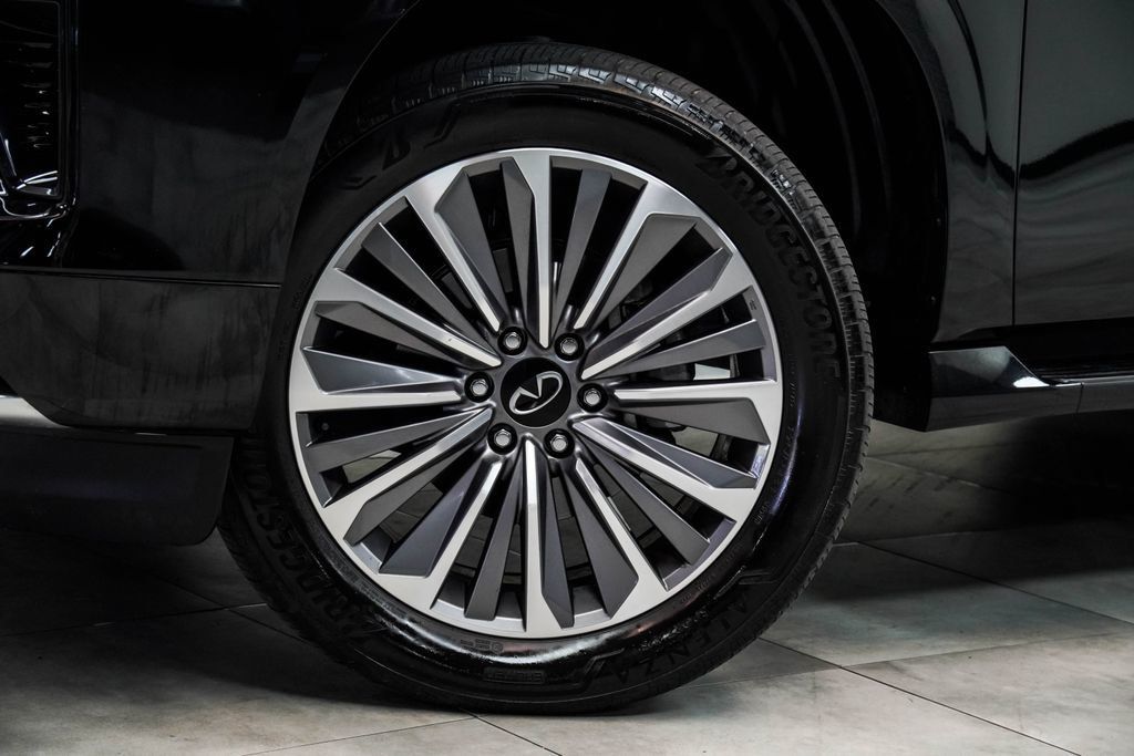 Infiniti QX80 photo 5