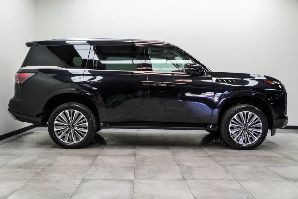 Infiniti QX80 photo 7