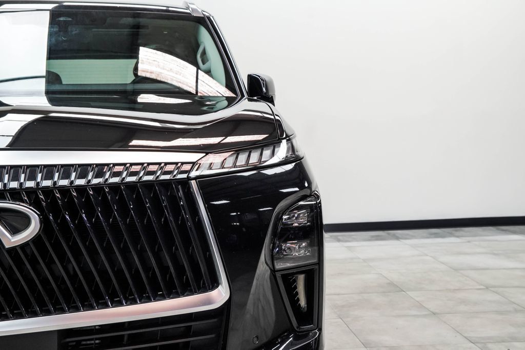 Infiniti QX80 photo 8
