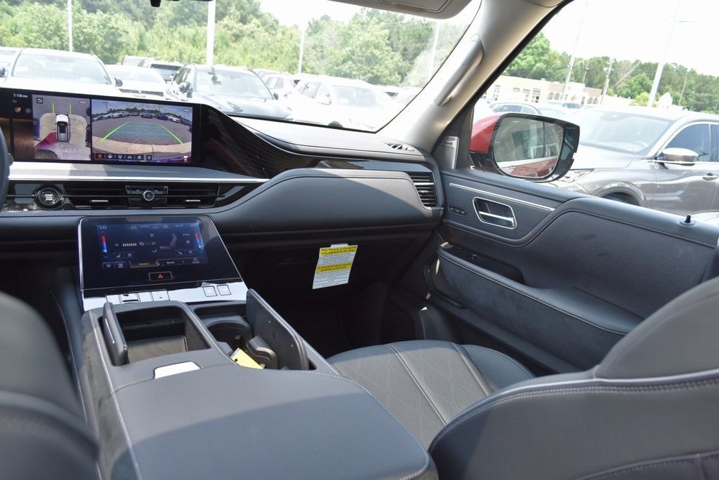 2025 Infiniti QX80 Sensory photo 15