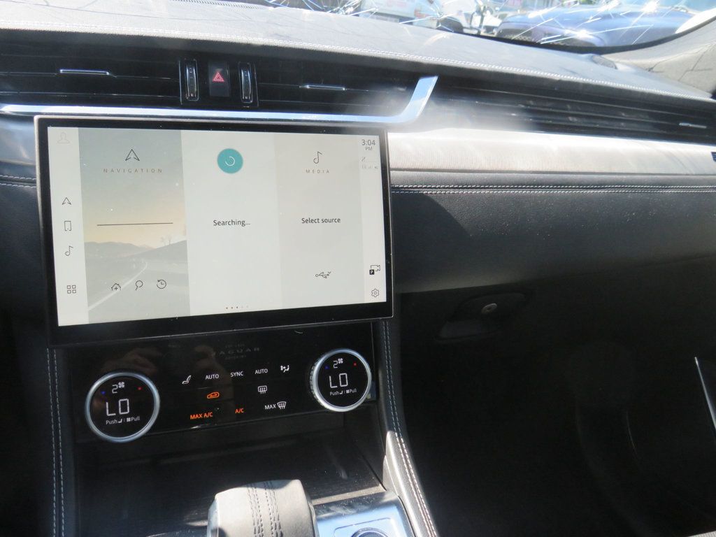 Jaguar F-PACE photo 11