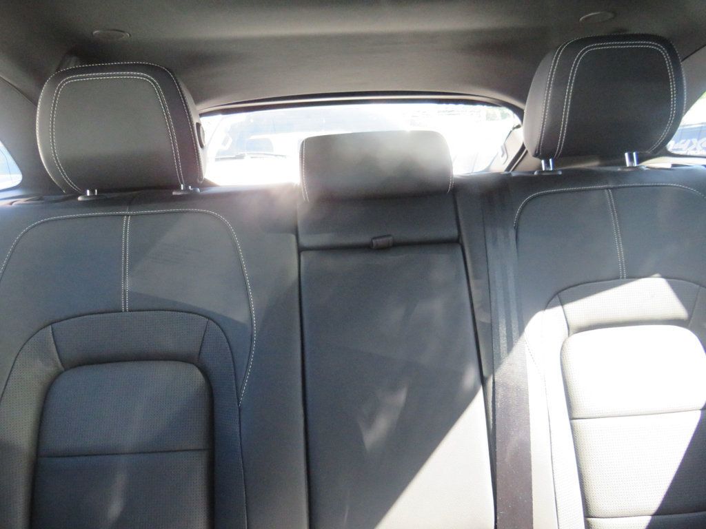Jaguar F-PACE photo 12
