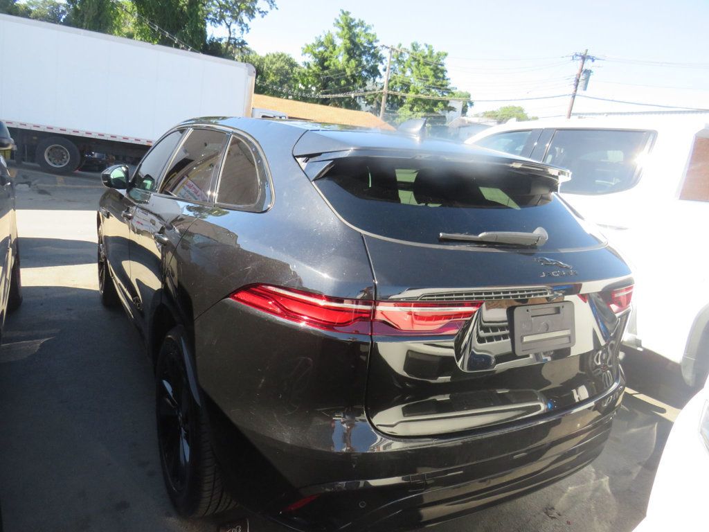 Jaguar F-PACE photo 4