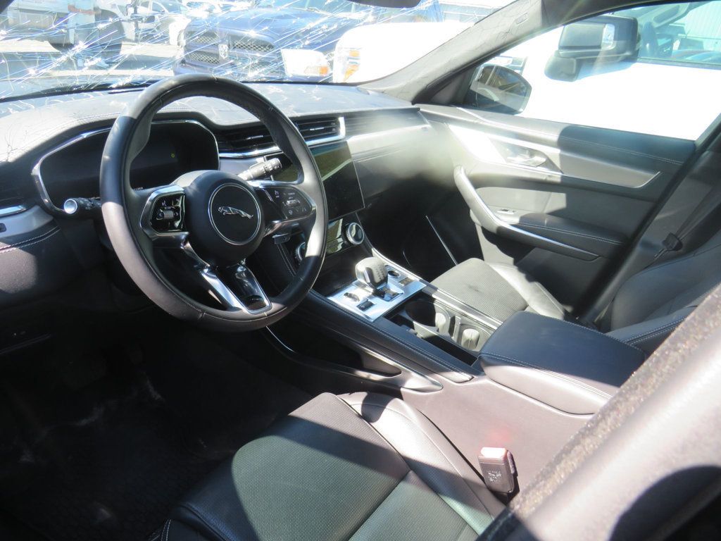 Jaguar F-PACE photo 7