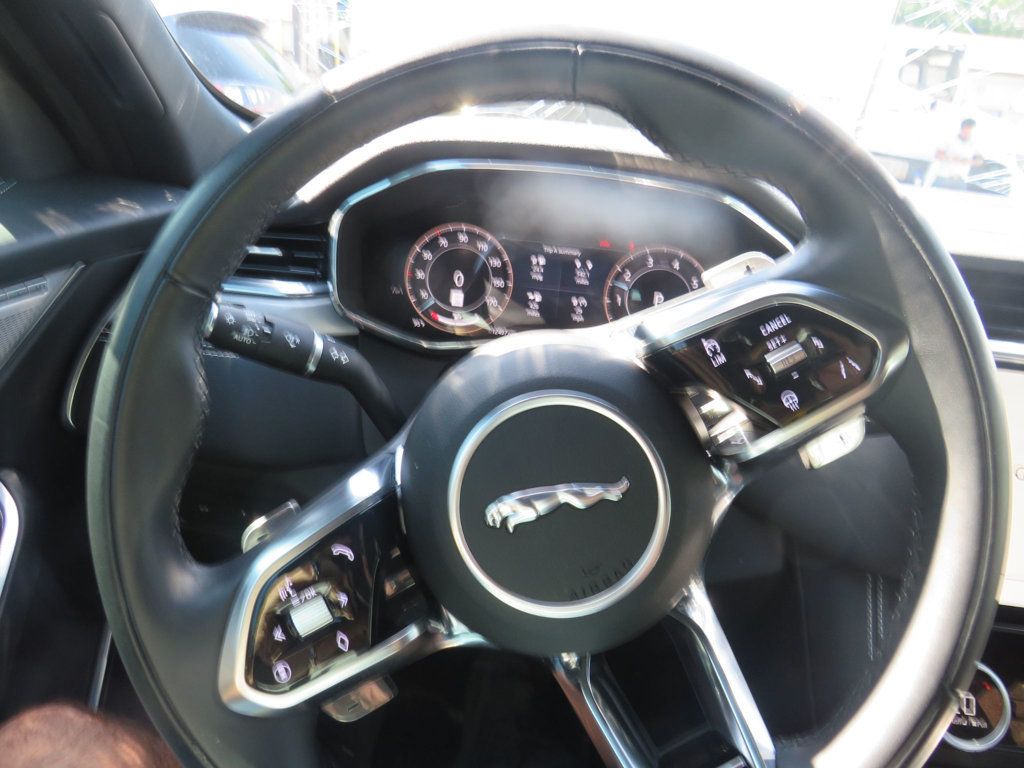 Jaguar F-PACE photo 8