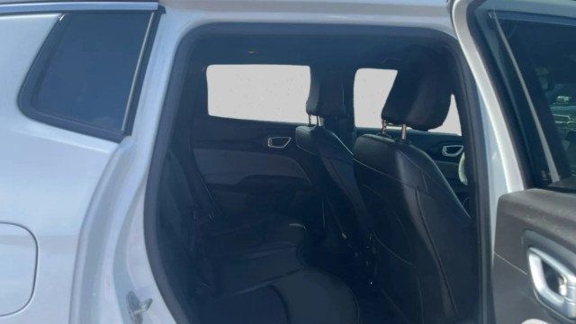 2025 Jeep Compass Latitude 4x4 - 23028438 - 18