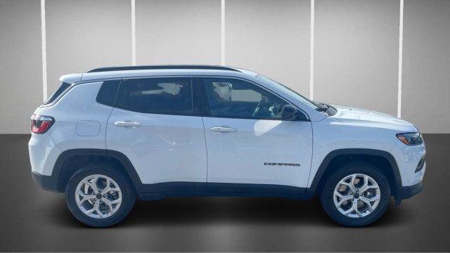 2025 Jeep Compass Latitude 4x4 - 23028438 - 4