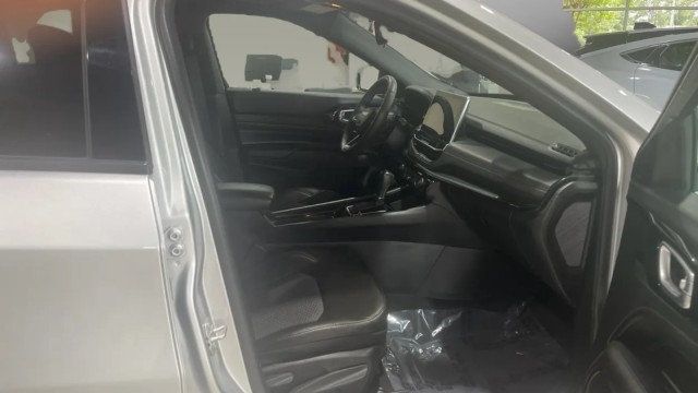 2025 Jeep Compass Latitude 4x4 - 23037354 - 3