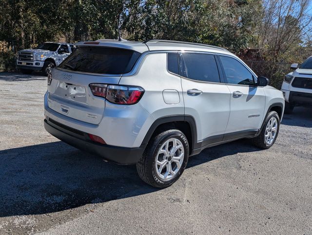 2025 Jeep Compass Latitude 4x4 - 22983497 - 3