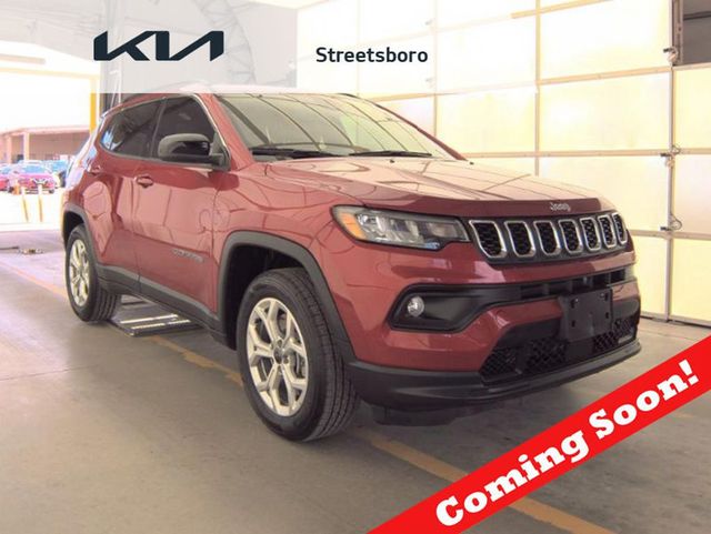 2025 Jeep Compass Latitude 4x4 - 23042637 - 0
