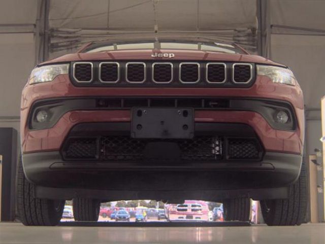 2025 Jeep Compass Latitude 4x4 - 23042637 - 3