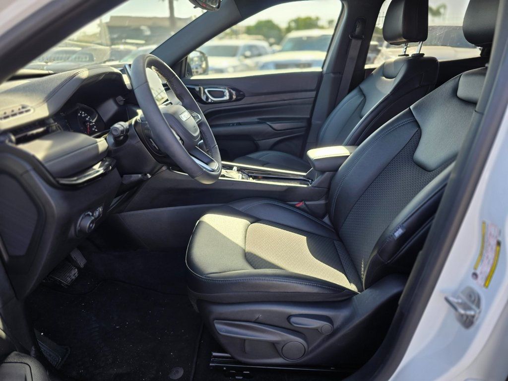 2025 Jeep Compass Latitude 4x4 - 22979327 - 13