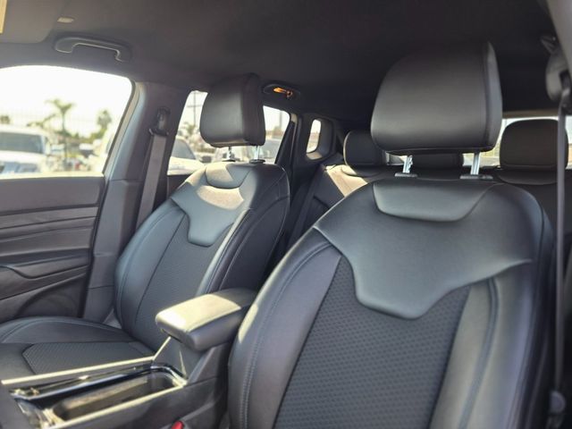 2025 Jeep Compass Latitude 4x4 - 22979327 - 14