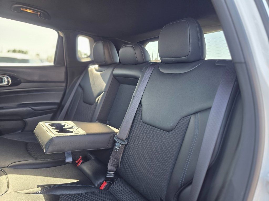 2025 Jeep Compass Latitude 4x4 - 22979327 - 16