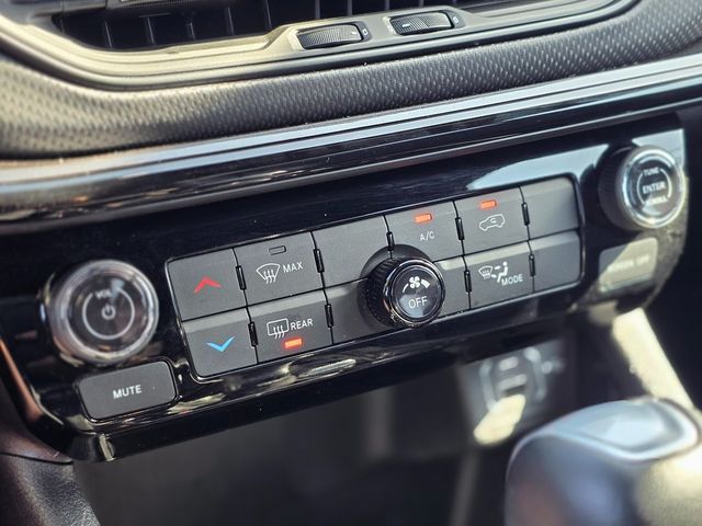 2025 Jeep Compass Latitude 4x4 - 22979327 - 28