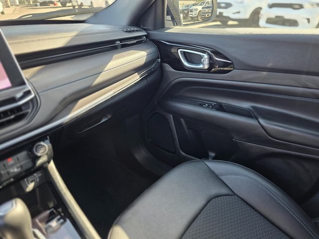 2025 Jeep Compass Latitude 4x4 - 22979327 - 32