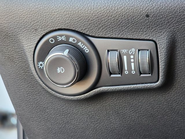 2025 Jeep Compass Latitude 4x4 - 22979327 - 37