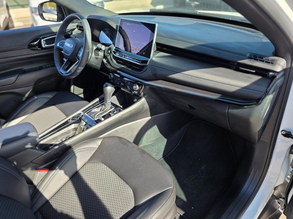 2025 Jeep Compass Latitude 4x4 - 22979327 - 7