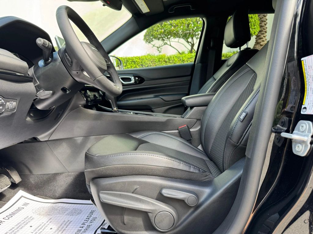 2025 Jeep Compass Latitude 4x4 - 22926884 - 9