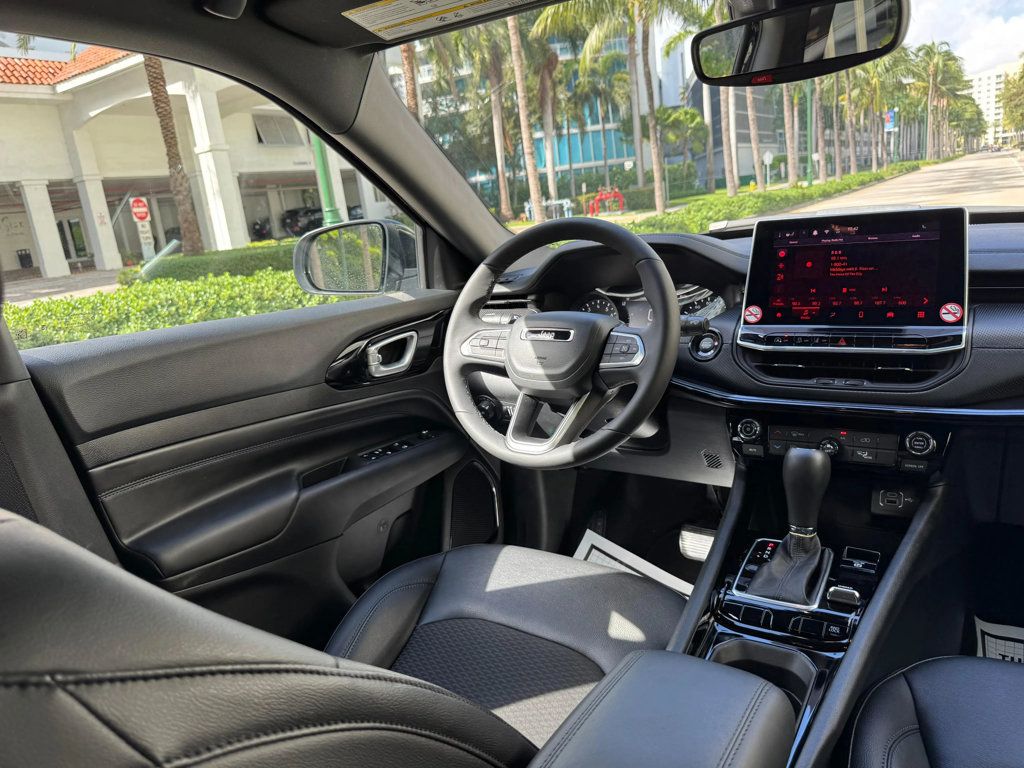 2025 Jeep Compass Latitude 4x4 - 22926884 - 10