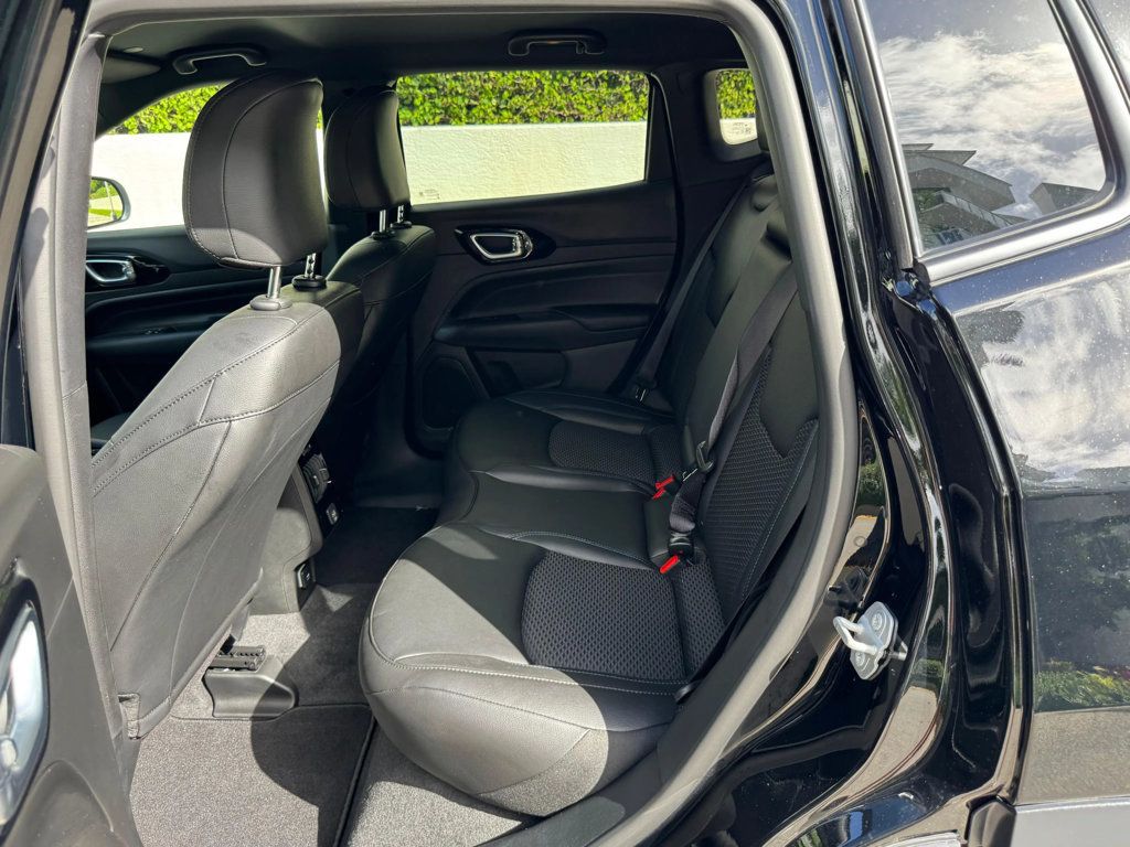 2025 Jeep Compass Latitude 4x4 - 22926884 - 21