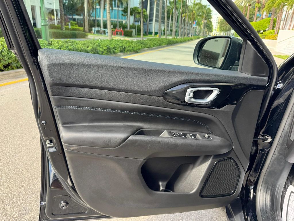 2025 Jeep Compass Latitude 4x4 - 22926884 - 22