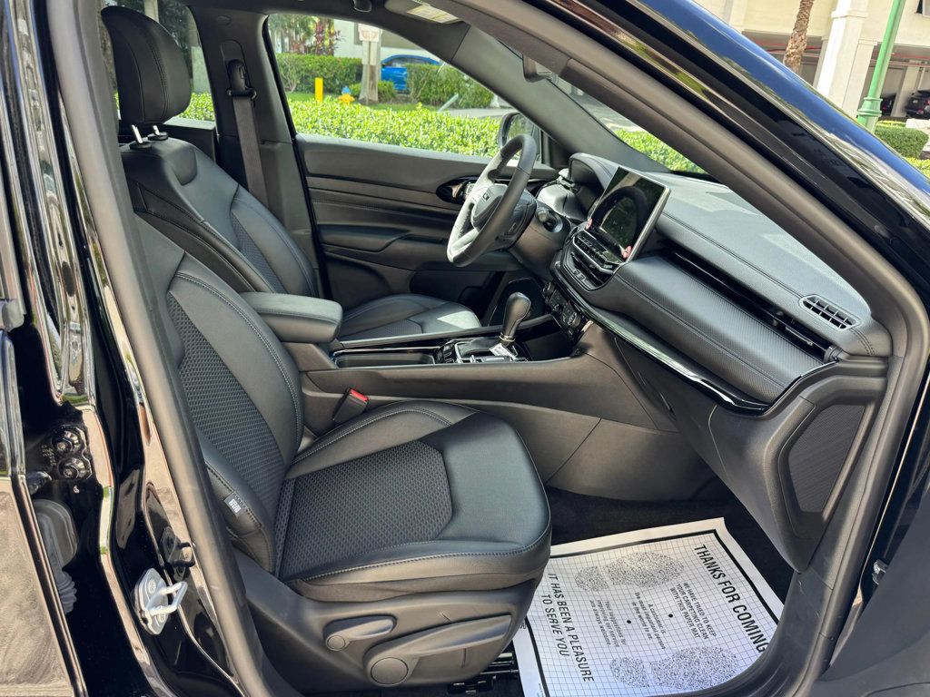 2025 Jeep Compass Latitude 4x4 - 22926884 - 28