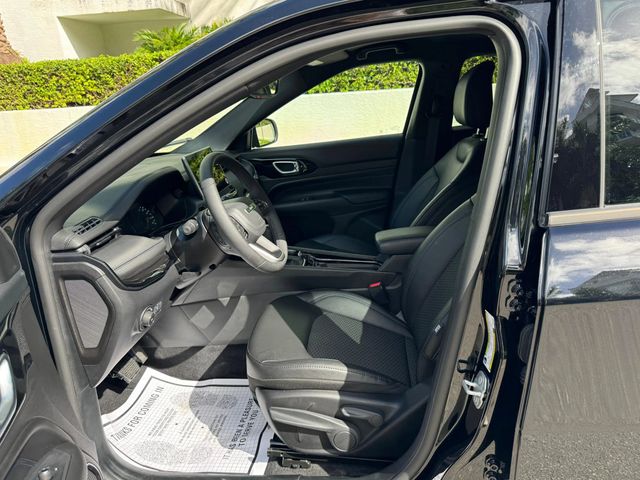 2025 Jeep Compass Latitude 4x4 - 22926884 - 32