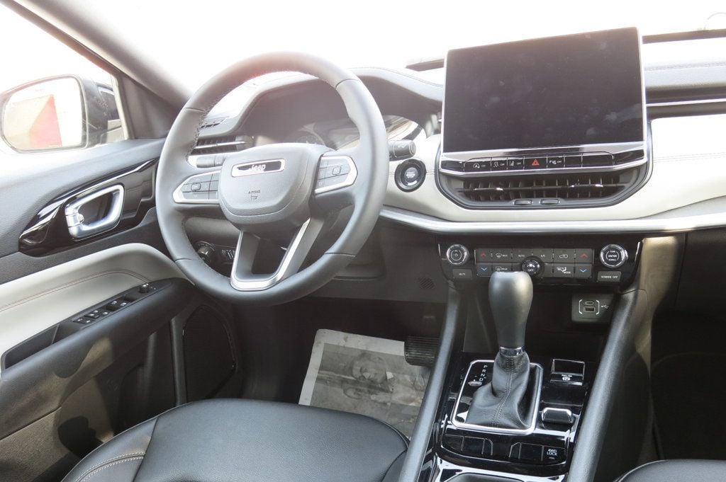 2025 Jeep Compass Limited 4x4 - 22956683 - 46