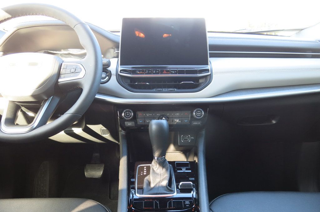 2025 Jeep Compass Limited 4x4 - 23084555 - 23