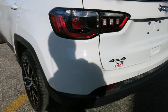 2025 Jeep Compass Limited 4x4 - 23084555 - 39