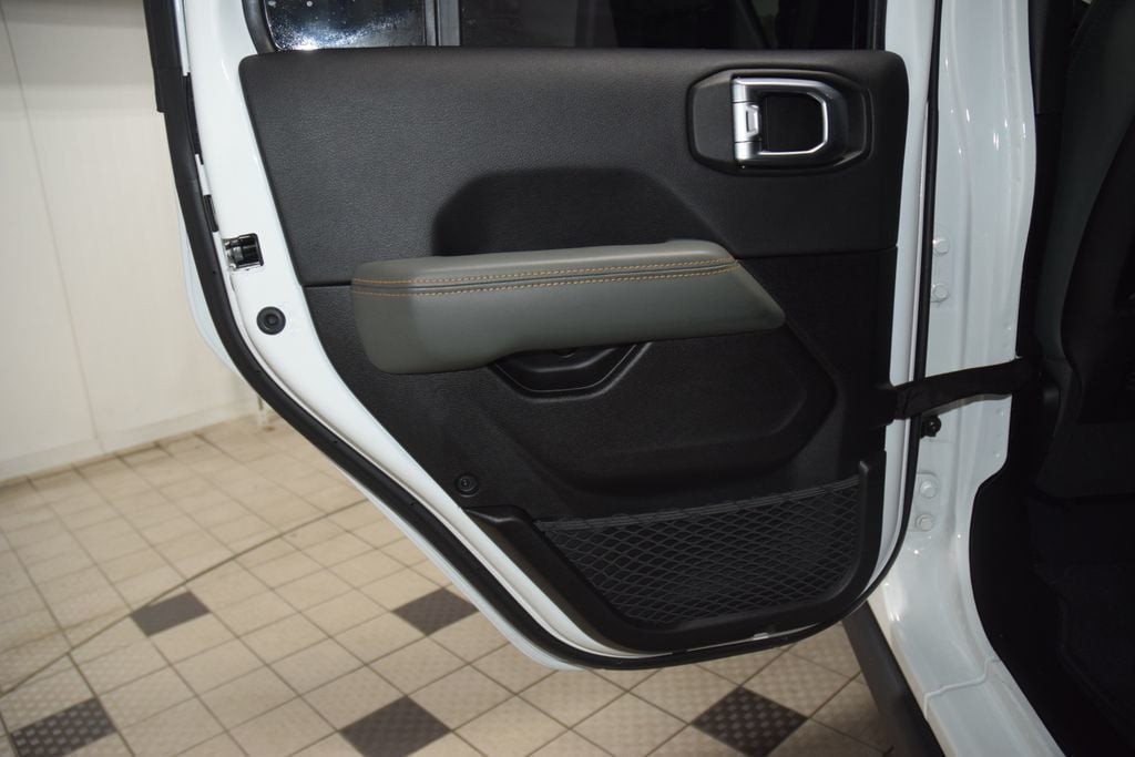 2025 Jeep Gladiator Mojave - 23021912 - 37