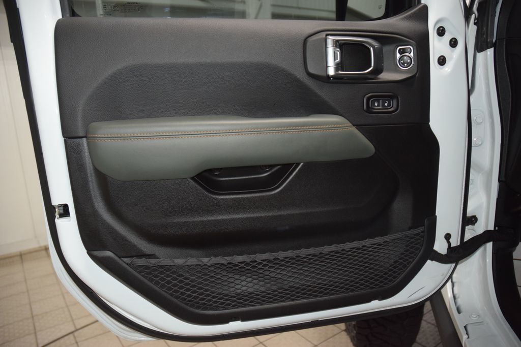 2025 Jeep Gladiator Mojave - 23021912 - 38